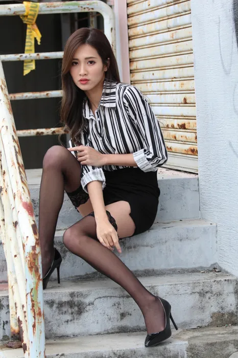 NO.025 长腿美模 张筱 性感黑丝外拍