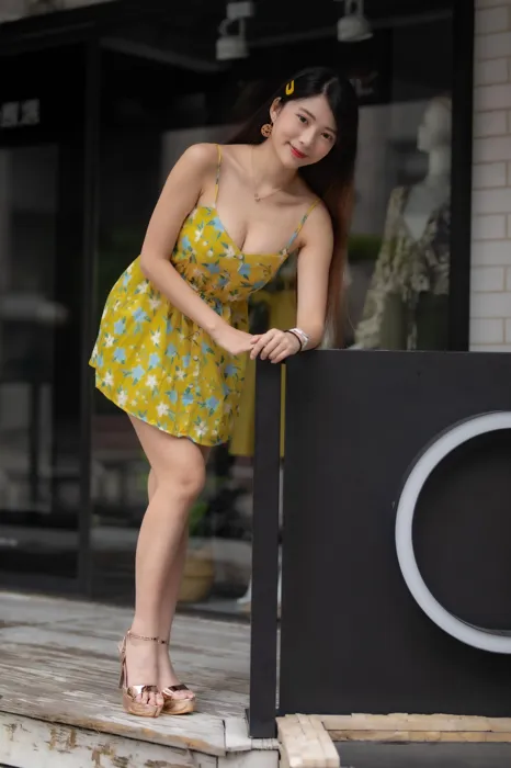 NO.090 湘芹 性感短裙 高跟美腿外拍 26