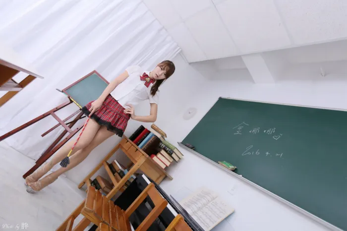NO.060  金娜娜 学生制服 高跟美腿棚拍 16