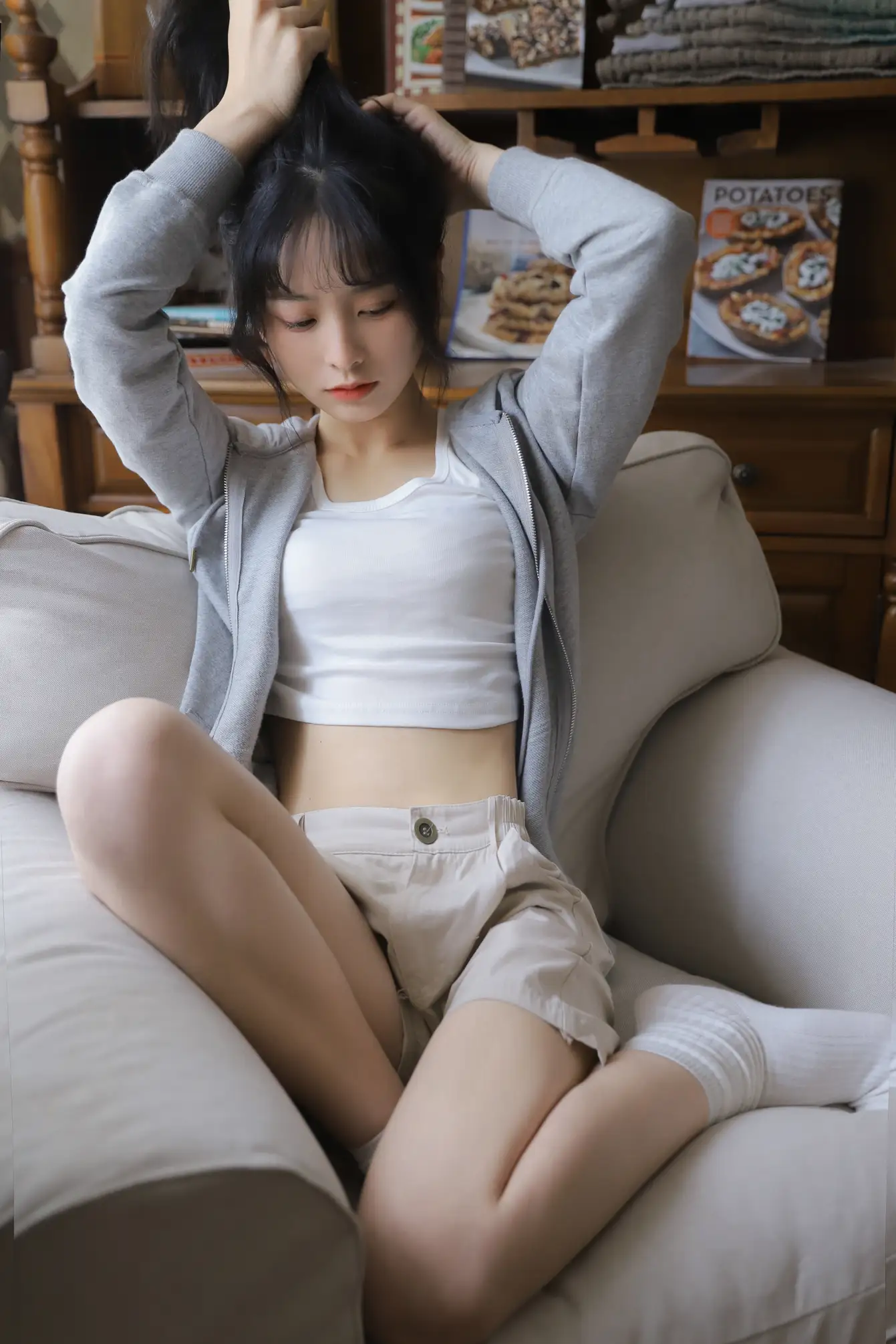 2022.08.01 Vol.1599 – 灰色轨迹 - 23