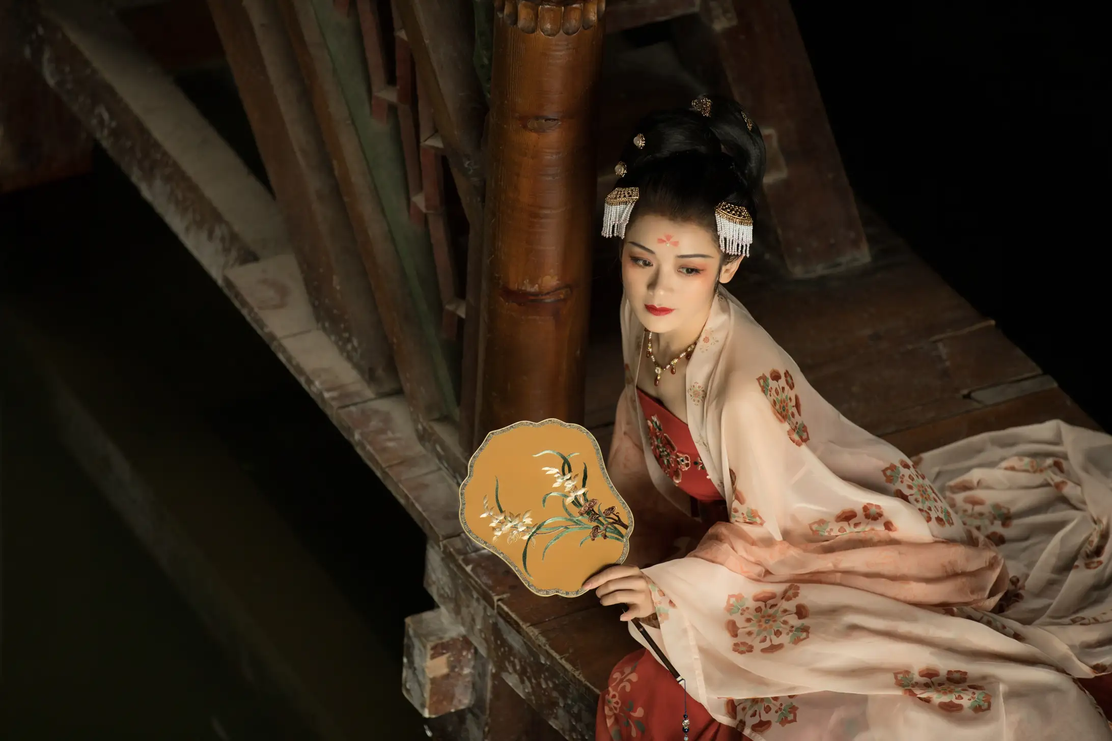 2022.07.06 Vol.1395 – 阙楼霓裳 18