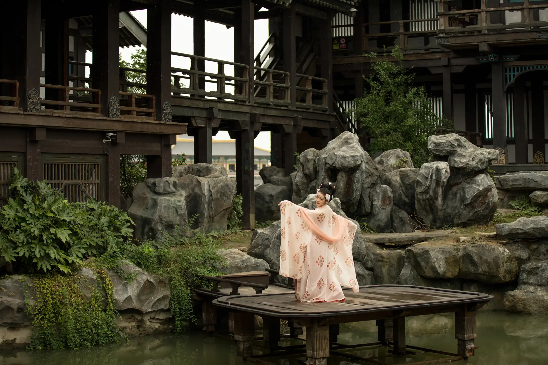 2022.07.06 Vol.1395 – 阙楼霓裳 20