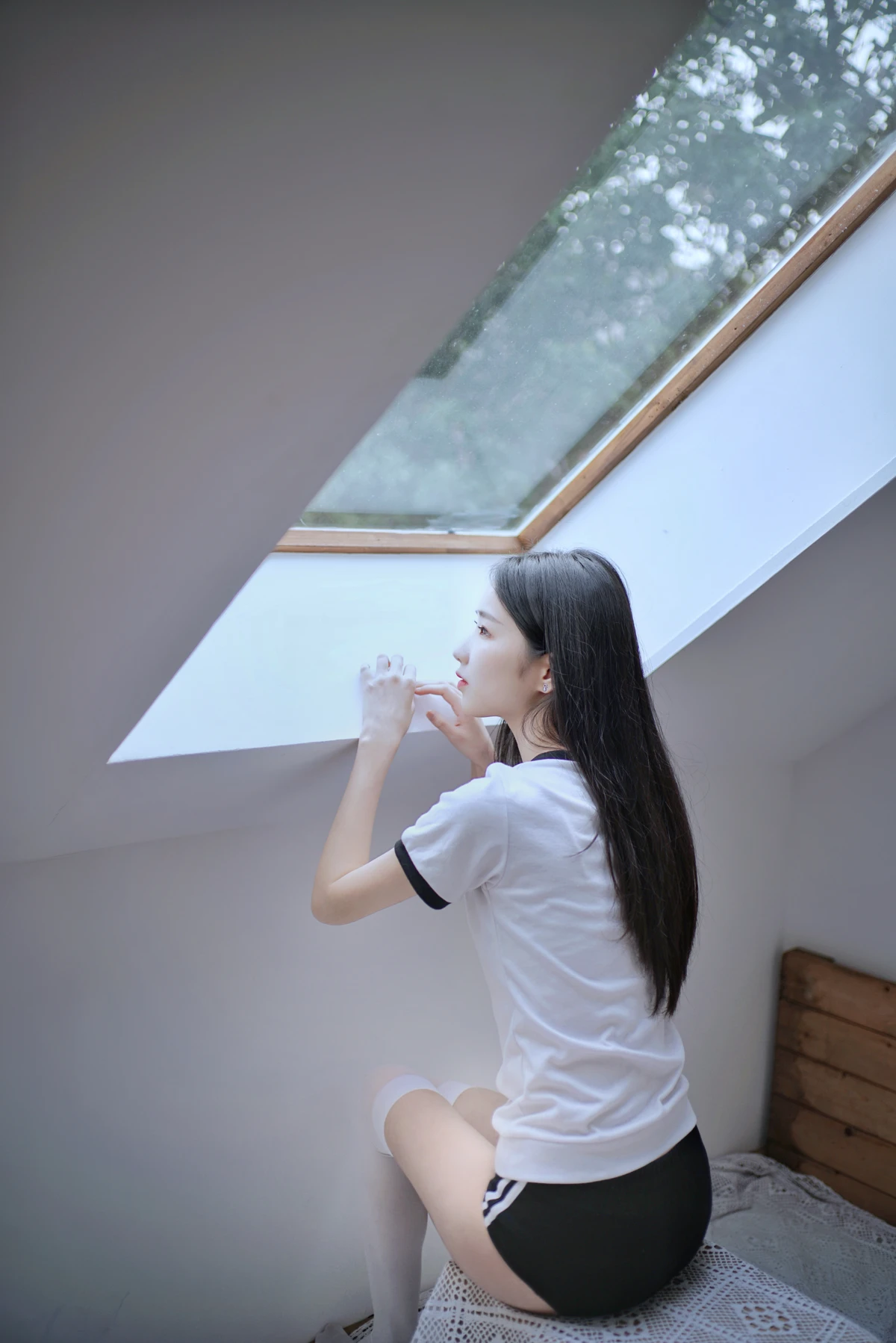 2022.12.29 Vol.2785 – 阁楼里的素白 3
