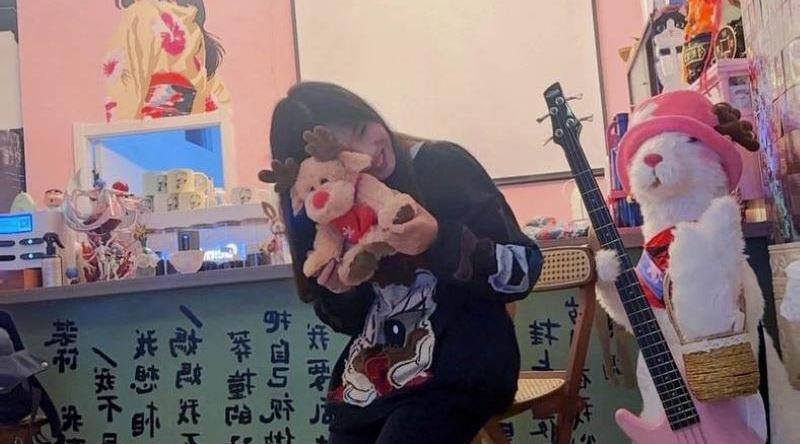 [国产片] 天津天狮学院清纯学霸 罗霜霜 背着男友与学长裸聊 因拒绝学长酒店约炮 裸聊录屏惨遭曝光！ Cosplay