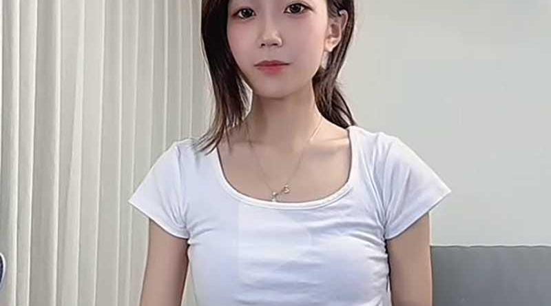 [国产片] 抖音竟成福利姬培养温床 CF美女主播 媛崽好困 下海卖初夜被曝 大量裸聊露穴淫拍流出！ Cosplay