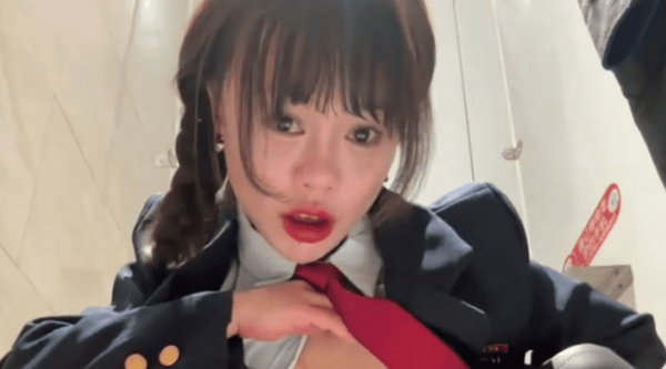 [国产片] 国产直播.高颜值女神盲盒系列-Game_yoyo_羞耻学妹露出_公厕淫荡开裆黑丝_自慰喷水_旁边厕位还有多个美女进出上厕所_主播就大胆的发情风骚_这屁股配开叉内内_也是一绝 制服,性玩具,自慰,自拍,女学生,美少女