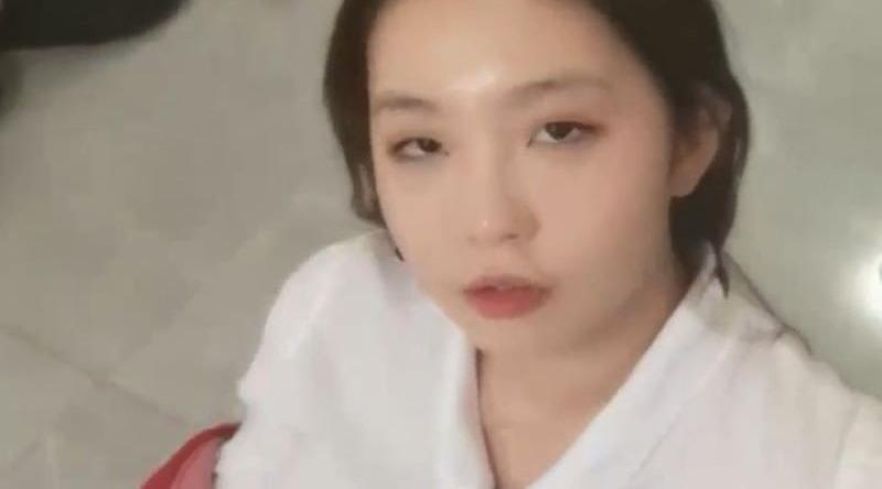 [国产片] 巨乳微胖学生妹 被几位壮汉轮流调教 舔脚撒尿轮奸相当劲爆 彻底沦为性奴母狗！ OL