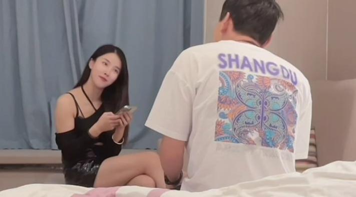 [国产片] 花3000约了个身材特别好商学院在读的学生妹 #小飞 美臀,美乳,美腿,口交,后入,骑乘,女学生,美少女,御姐,酒店