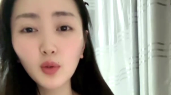 [国产片] 新人下海文静小姐姐！性感睡衣黑丝！外表甜美应要求秀一波，浴室脱光光，多毛骚穴特写 丝袜,性感内衣,自慰,自拍,美少女,浴室